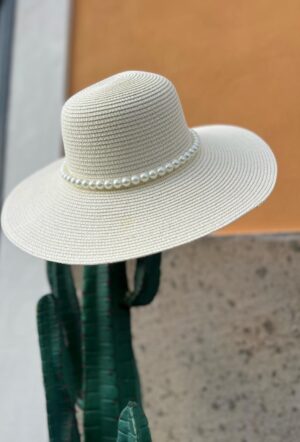 Cappello Perle Chiaro 12€</br> <b>DISPONIBILE IN STORE!</b>